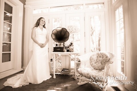 Jennifer and Richard's Southmoreland Inn Wedding on the Kansas City Country Club Plaza by Overland Park Wedding Photographer Kevin Keith Photography 14